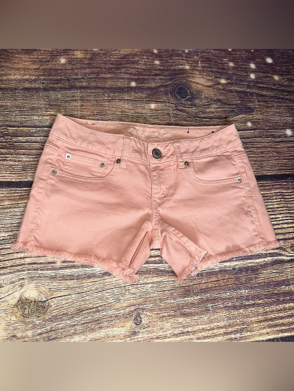 Women’s American Eagle pink denim shorts with a frayed raw hem. EUC. Size 2.